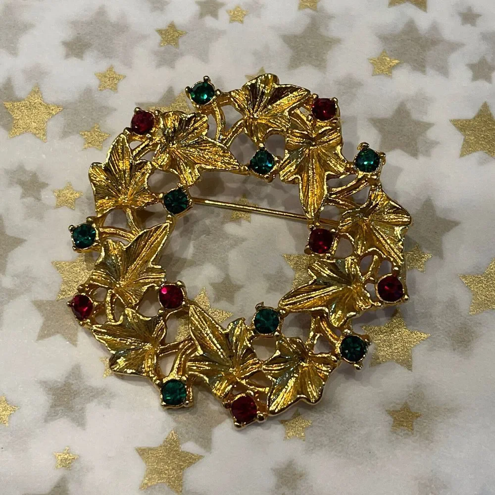 Christmas Holiday Wreath Pin 1.5